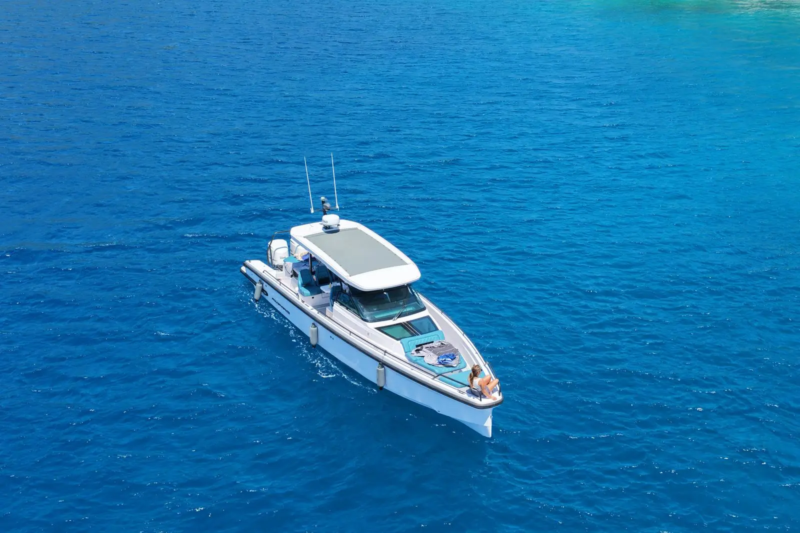 Image of a boat on a trip day