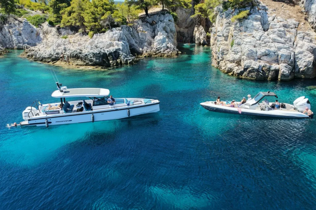 Image of a boat on a trip day