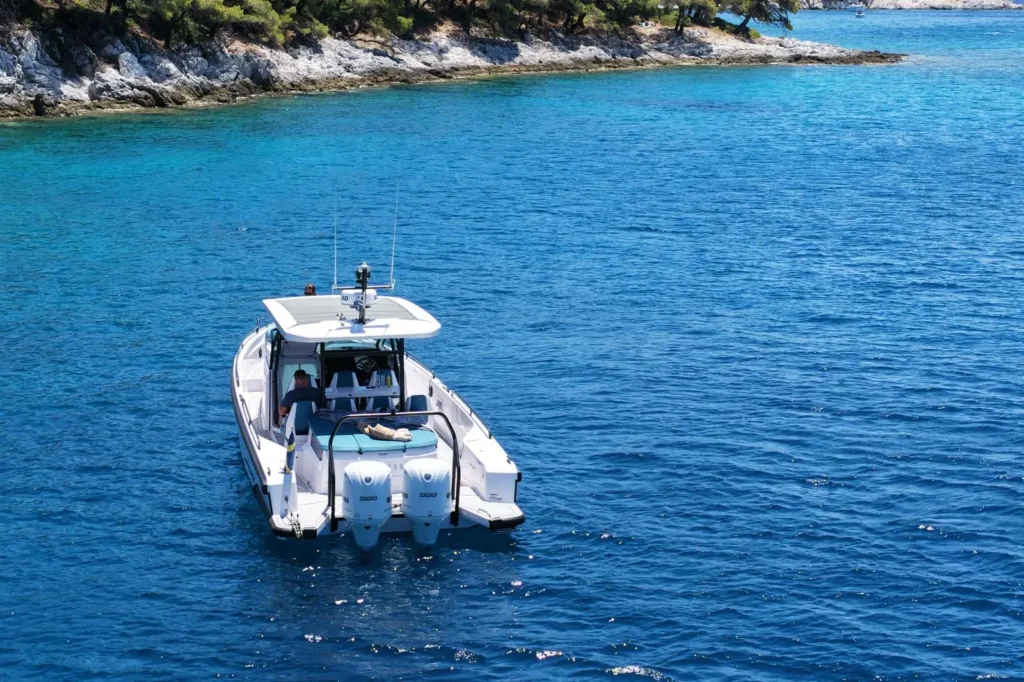 Image of a boat on a trip day