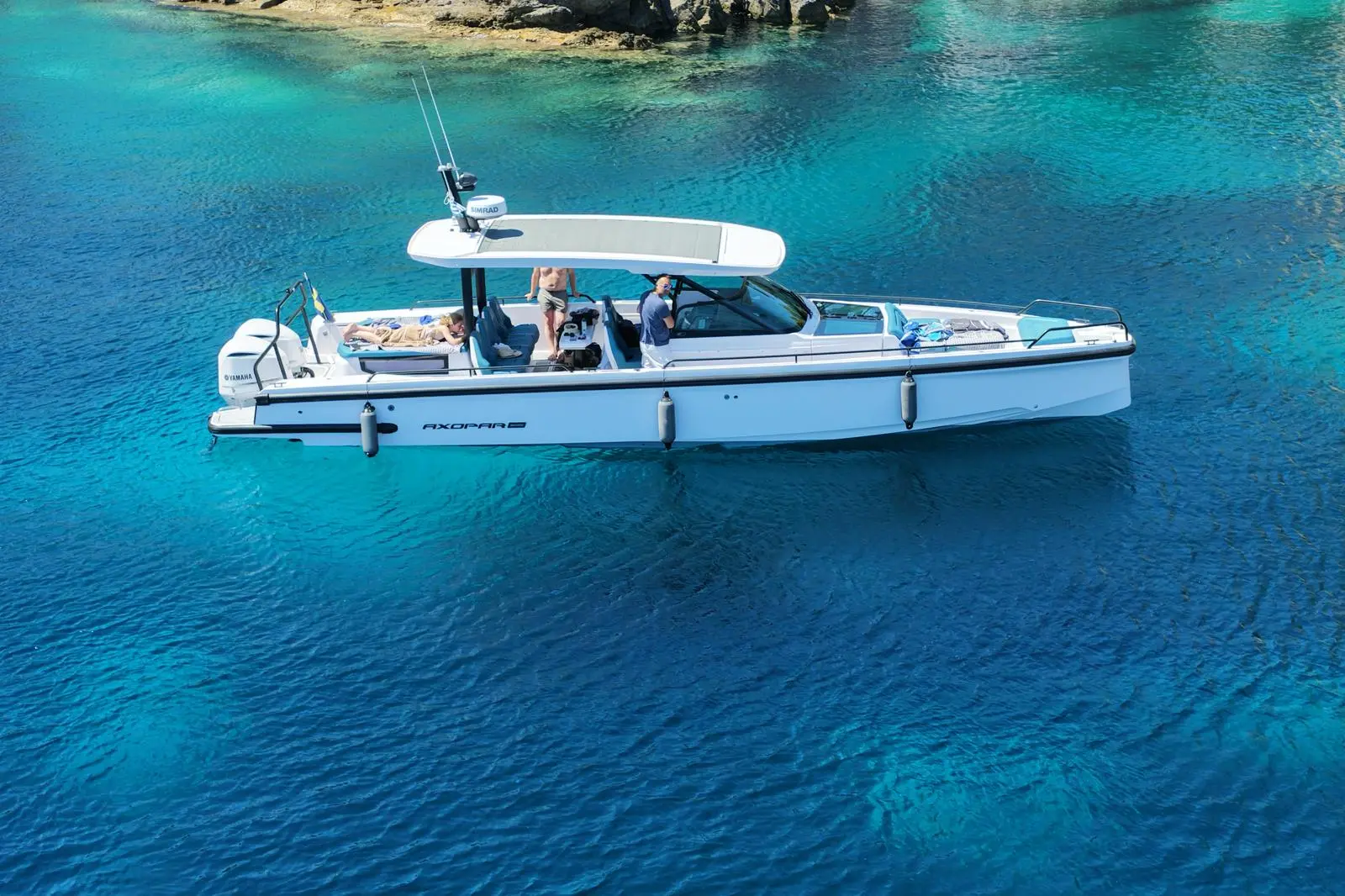 Image of a boat on a trip day