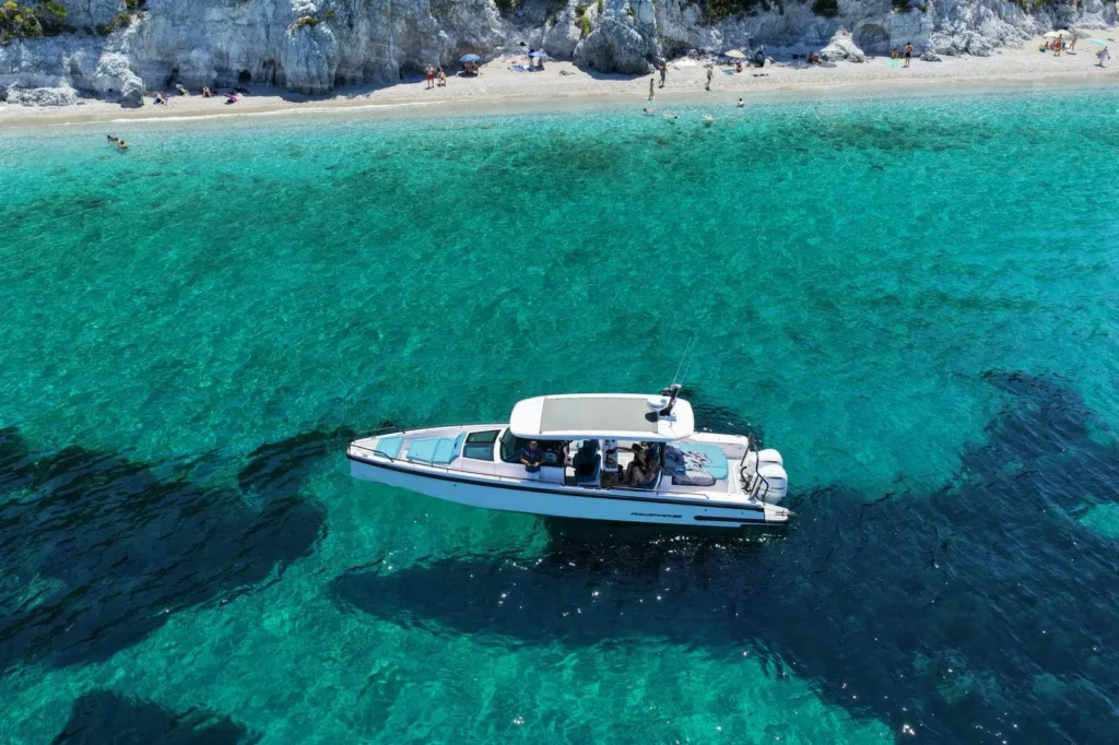 Image of a boat on a trip day