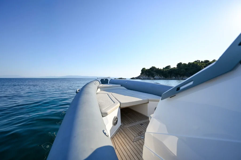 Image of a boat on a trip day