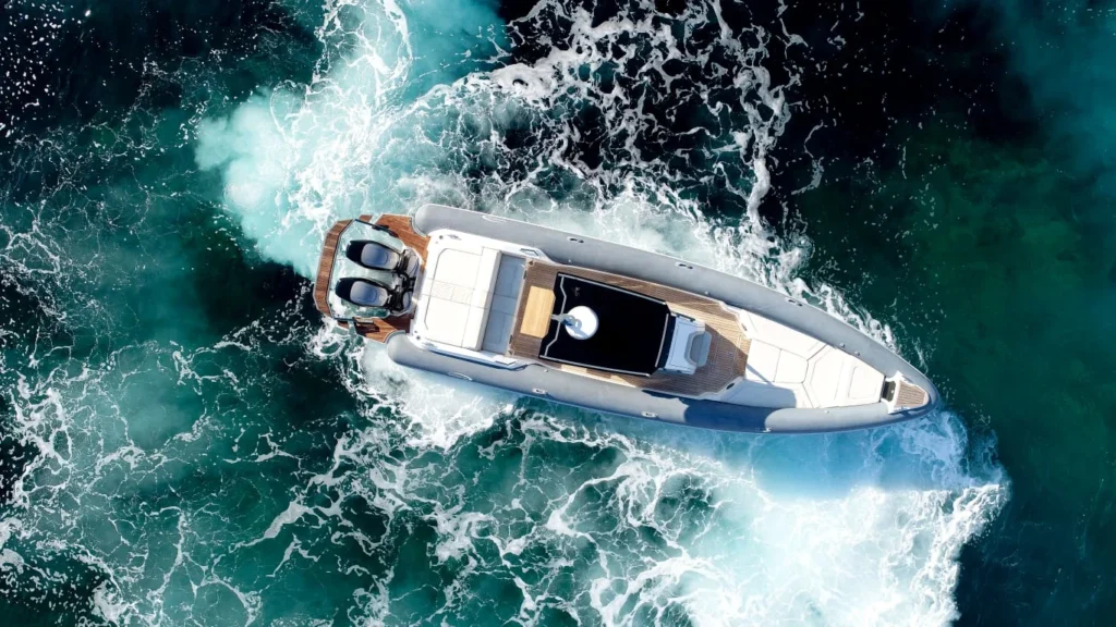 Image of a boat on a trip day