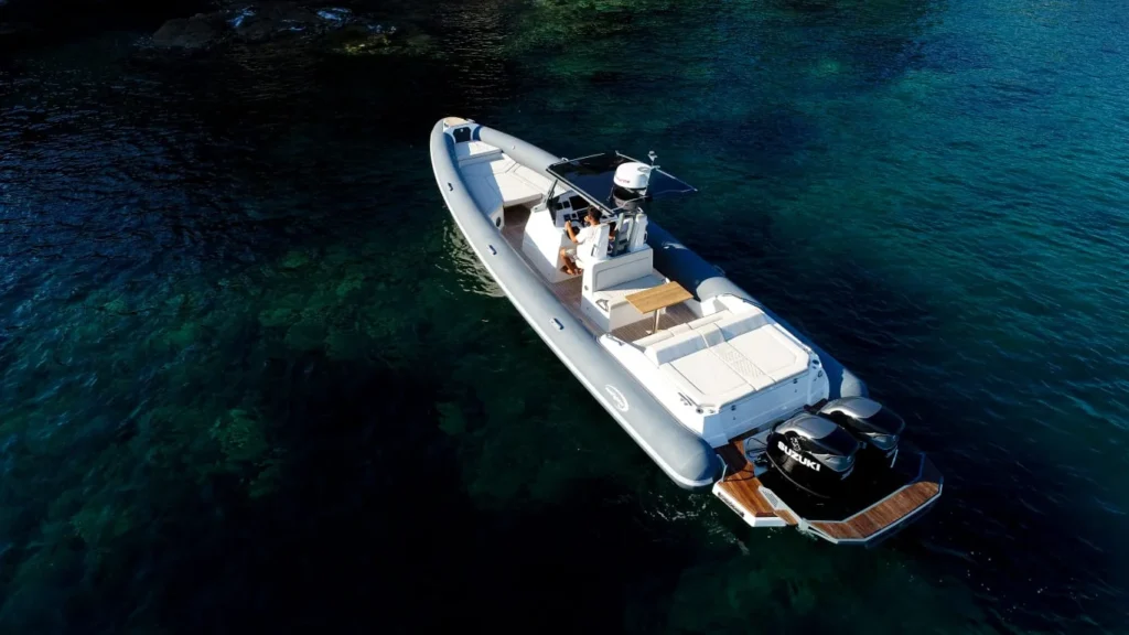 Image of a boat on a trip day